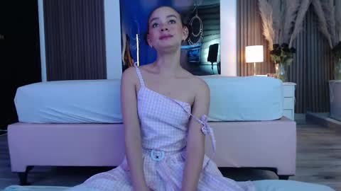 Snapshot of miticabrennet chatting on October 30, 3:31 am Mtica Brennet online show from October 30, 3:31 am