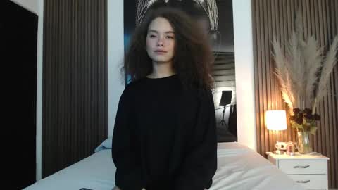 Snapshot of miticabrennet chatting on October 24, 3:46 am Mtica Brennet online show from October 24, 3:46 am