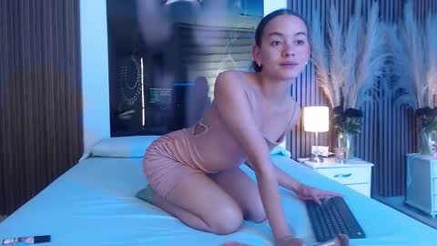 Snapshot of miticabrennet chatting on October 2, 3:11 am Mtica Brennet online show from October 2, 3:11 am