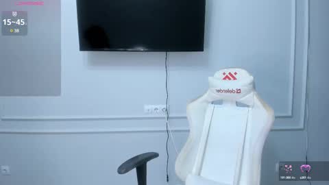   MIa   online show from February 22, 11:57 am