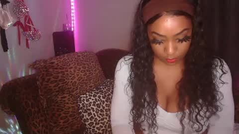 Snapshot of mixedlovers chatting on September 28, 8:14 pm Precious online show from September 28, 8:14 pm