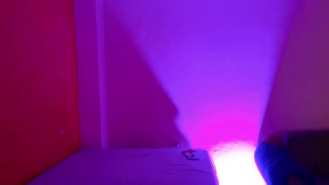 MoonLipson online show from December 20, 4:31 am