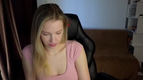 Snapshot of mmm_banana chatting on January 9, 7:21 am Lili online show from January 9, 7:21 am