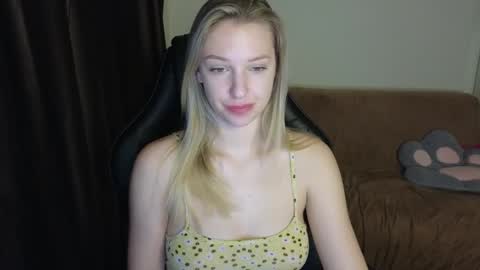 Snapshot of mmm_banana chatting on December 9, 6:13 am Lili online show from December 9, 6:13 am