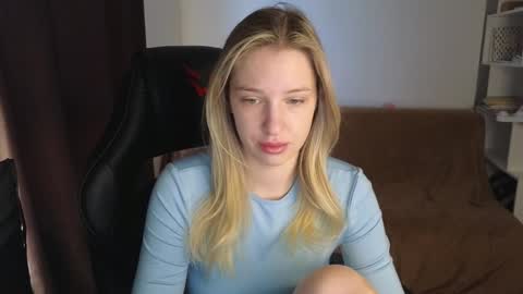 Snapshot of mmm_banana chatting on December 22, 7:11 am Lili online show from December 22, 7:11 am
