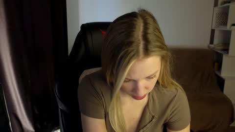 Snapshot of mmm_banana chatting on January 20, 7:58 am Lili online show from January 20, 7:58 am