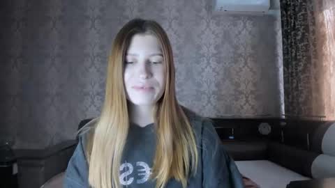 Snapshot of mmm_banana chatting on September 16, 10:01 am Lili online show from September 16, 10:01 am
