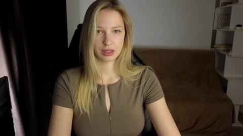 Snapshot of mmm_banana chatting on December 28, 5:25 pm Lili online show from December 28, 5:25 pm