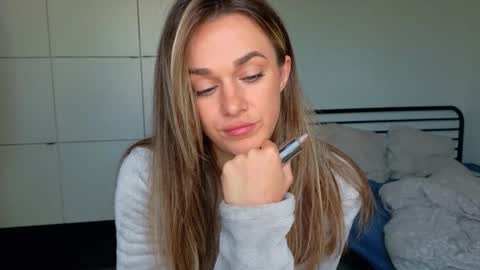 Snapshot of mmminnie chatting on October 21, 1:04 pm mmminnie online show from October 21, 1:04 pm