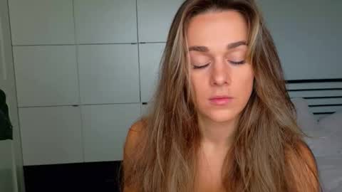 Snapshot of mmminnie chatting on October 17, 12:08 pm mmminnie online show from October 17, 12:08 pm