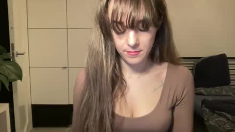 Snapshot of mmminnie chatting on February 25, 5:40 pm mmminnie online show from February 25, 5:40 pm