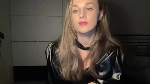 Snapshot of mmminnie chatting on October 26, 5:19 pm mmminnie online show from October 26, 5:19 pm