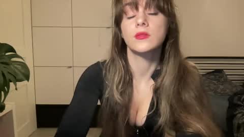 Snapshot of mmminnie chatting on February 24, 5:09 pm mmminnie online show from February 24, 5:09 pm