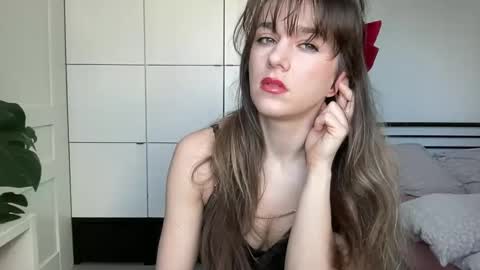 Snapshot of mmminnie chatting on February 19, 8:55 am mmminnie online show from February 19, 8:55 am