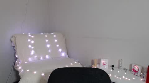 Molly online show from December 3, 3:07 am