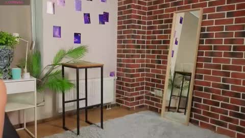 Kylie online show from October 4, 9:52 pm