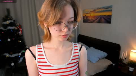 Snapshot of moirebroady chatting on December 20, 11:43 am Laura online show from December 20, 11:43 am