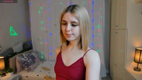 Snapshot of moirebroady chatting on February 9, 1:12 am Laura online show from February 9, 1:12 am