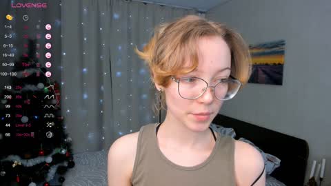 Snapshot of moirebroady chatting on December 24, 11:49 am Laura online show from December 24, 11:49 am