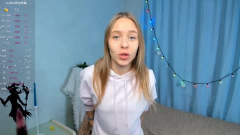 Snapshot of moirebroady chatting on December 29, 1:24 am Laura online show from December 29, 1:24 am