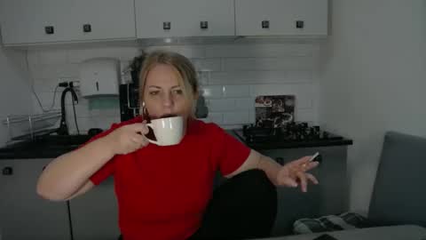 Snapshot of mojjo_erika chatting on September 29, 9:58 am erika online show from September 29, 9:58 am