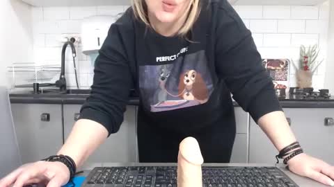 erika online show from February 10, 10:42 am
