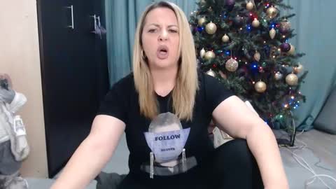 erika online show from December 28, 9:31 am