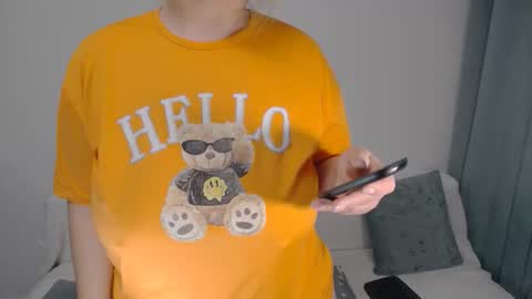 Snapshot of mojjo_erika chatting on October 4, 3:34 am erika online show from October 4, 3:34 am