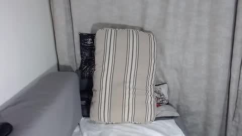 erika online show from December 10, 9:01 am