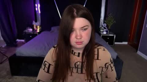 Snapshot of molinmoon chatting on September 17, 9:35 pm Rosa online show from September 17, 9:35 pm