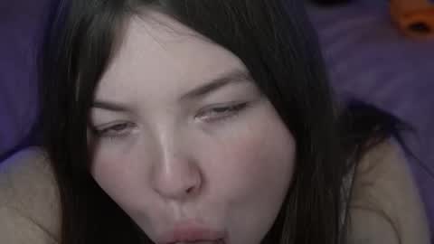 Snapshot of molinmoon chatting on October 30, 10:22 pm Rosa online show from October 30, 10:22 pm