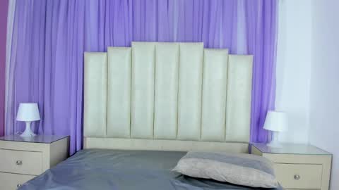 Hey Guys  Im Mollie online show from December 7, 11:40 am