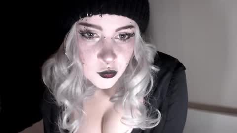 Molly Crow online show from December 23, 4:05 am