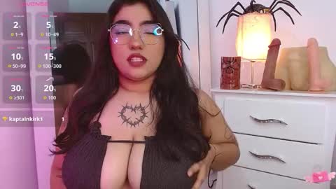 molly_curvyhot online show from November 9, 2:13 pm