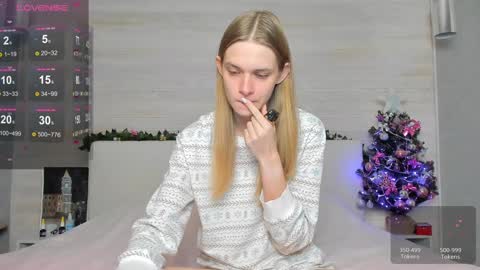 Molly Hunt online show from December 14, 3:39 am