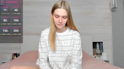 Molly Hunt online show from December 6, 3:41 am