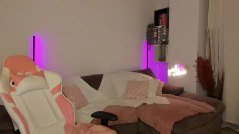 Snapshot of molly_k1ss chatting on October 16, 6:21 pm Molly online show from October 16, 6:21 pm