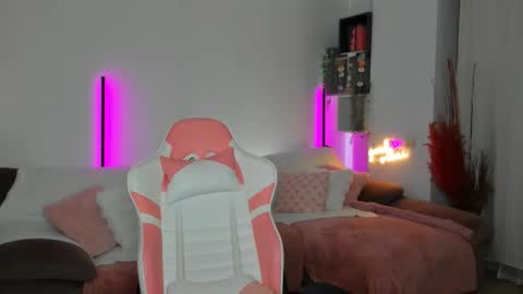 Snapshot of molly_k1ss chatting on October 23, 6:14 pm Molly online show from October 23, 6:14 pm