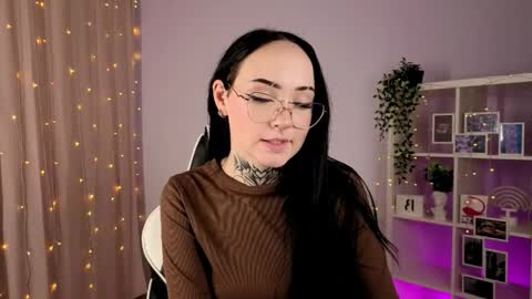 molly_kisss online show from October 11, 10:20 am