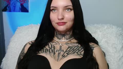 Snapshot of molly_montanaaa chatting on October 12, 10:06 am Lina online show from October 12, 10:06 am