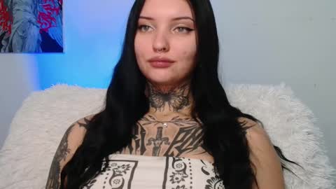 Snapshot of molly_montanaaa chatting on October 4, 9:37 am Lina online show from October 4, 9:37 am