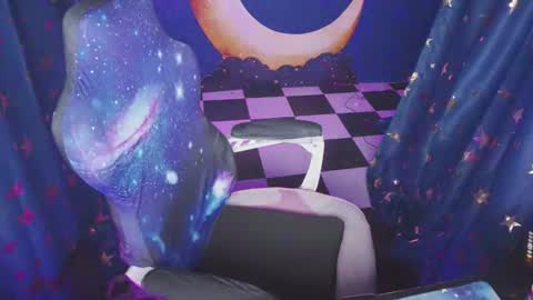 Snapshot of molly_moons chatting on October 17, 11:08 pm molly_moons online show from October 17, 11:08 pm