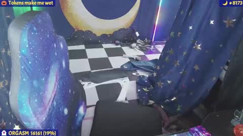 Snapshot of molly_moons chatting on October 26, 4:46 pm molly_moons online show from October 26, 4:46 pm