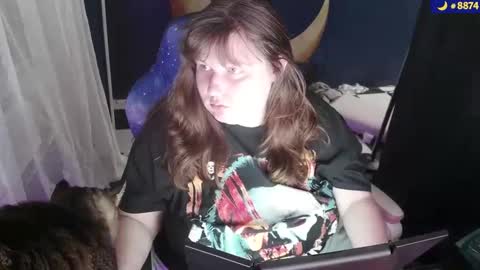 Snapshot of molly_moons chatting on October 10, 12:26 am molly_moons online show from October 10, 12:26 am