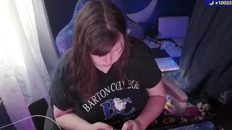 Snapshot of molly_moons chatting on October 16, 5:04 pm molly_moons online show from October 16, 5:04 pm