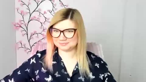 Molly online show from February 22, 12:39 pm