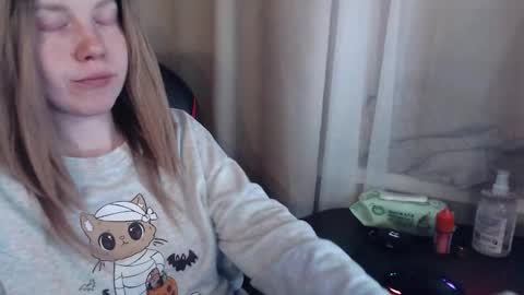 I have new photos come and see with love Molly online show from November 24, 3:36 pm