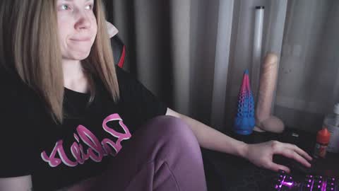 I have new photos come and see with love Molly online show from February 5, 8:25 pm