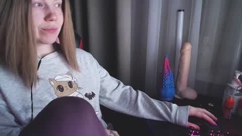 I have new photos come and see with love Molly online show from February 6, 6:46 pm