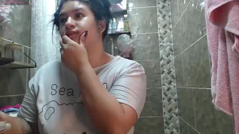 Snapshot of molly_shake chatting on January 6, 11:09 pm Molly online show from January 6, 11:09 pm